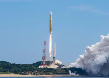El cohete japonés H3 volvió a volar con éxito el viernes, en un lanzamiento que también marcó el debut de una nueva configuración, optimizada para cargas útiles más pequeñas. El despegue tuvo lugar a las 00:53 UTC (9:53 hora local) desde el Centro Espacial de Tanegashima.