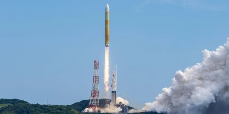El cohete japonés H3 volvió a volar con éxito el viernes, en un lanzamiento que también marcó el debut de una nueva configuración, optimizada para cargas útiles más pequeñas. El despegue tuvo lugar a las 00:53 UTC (9:53 hora local) desde el Centro Espacial de Tanegashima.