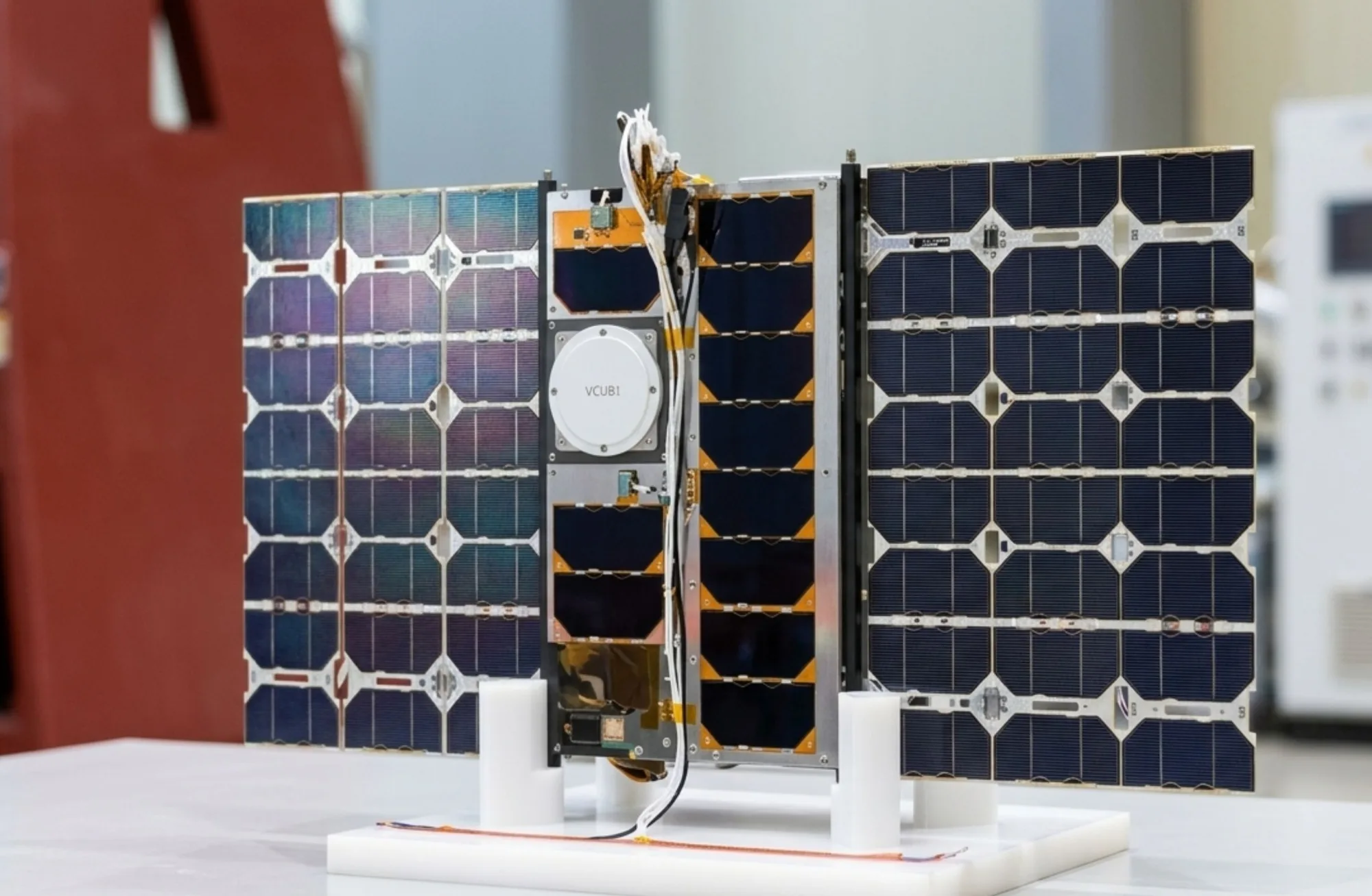 Imagen del nanosatélite VCUB1. satélites Brasil