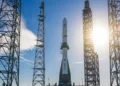 Imagen del cohete New Glenn de Blue Origin, en la plataforma de lanzamiento de Cabo Cañaveral. plataforma New Glenn