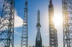 Imagen del cohete New Glenn de Blue Origin, en la plataforma de lanzamiento de Cabo Cañaveral.