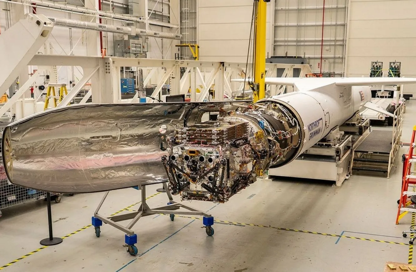 El satélite de servicio robótico LINK de Katalyst Space espera su encapsulamiento dentro de un cohete Pegasus XL de Northrop Grumman el 8 de junio de 2026, en la Instalación de Vuelo Wallops de la NASA en Virginia. El vector transportará al LINK al espacio para intentar una elevación de órbita del Observatorio Neil Gehrels Swift de la NASA.
