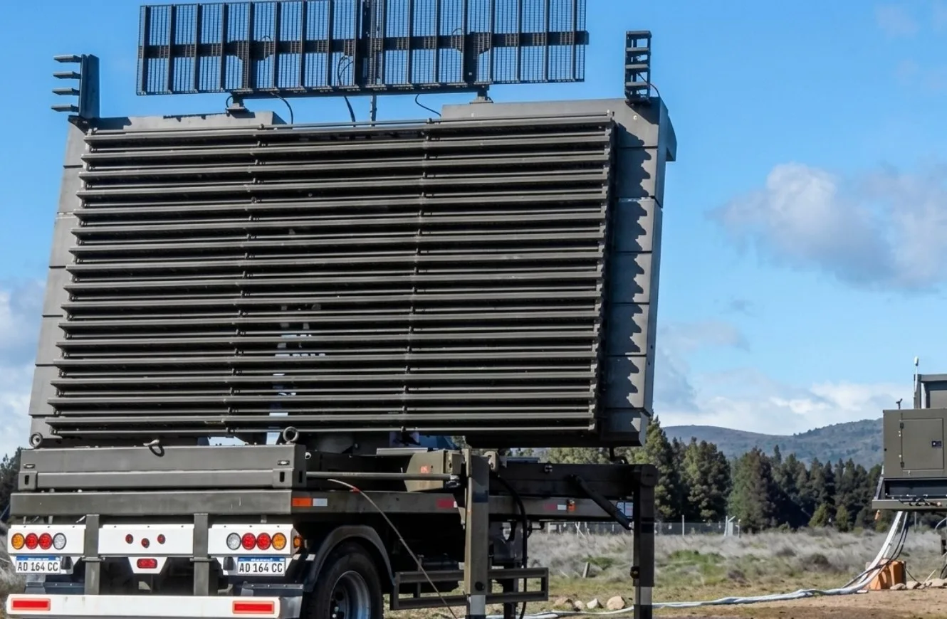 Imagen del radar RPA-200M, desarrollado por INVAP para la vigilancia y control de fronteras. radares argentina