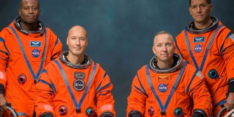 La tripulación de Artemis III posa para un retrato oficial (de izquierda a derecha): Andre Douglas, Luca Parmitano, Randy Bresnik, Frank Rubio. Crédito: NASA.