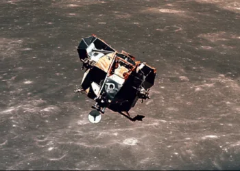 El 19 de julio de 1969, Apolo 11 llegó a la Luna y realizó la maniobra que permitió colocar a sus tres astronautas en órbita alrededor del satélite natural.
