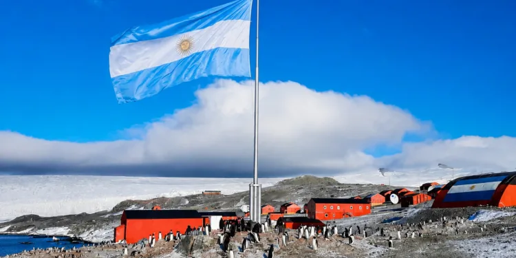 La otra competencia entre Argentina e Inglaterra: proyección en la Antártida.