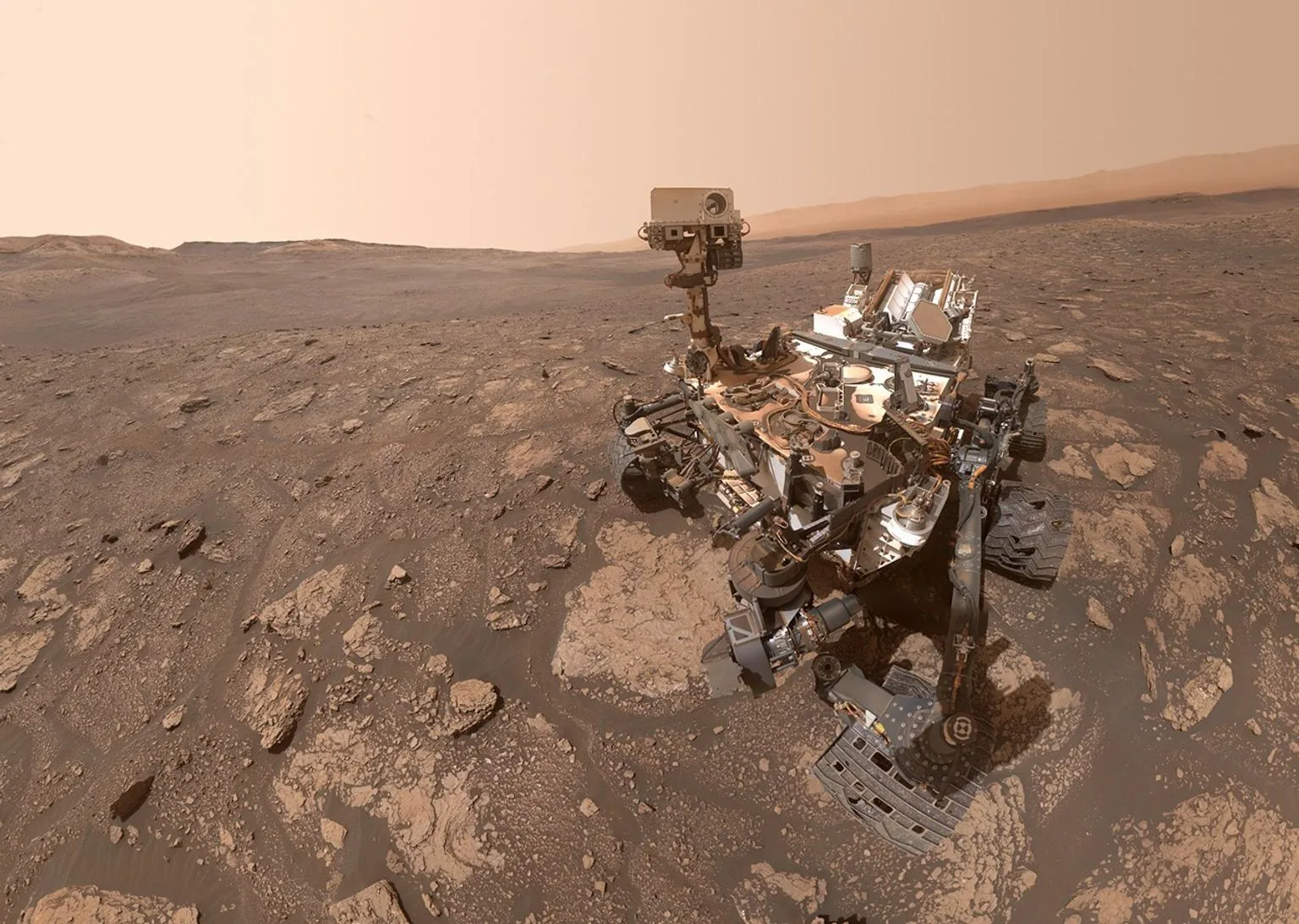 El rover Curiosity de la NASA ha recolectado 42 muestras de roca pulverizada con el taladro ubicado en el extremo de su brazo robótico.