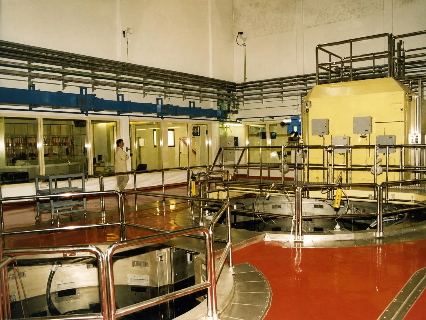 Pileta del reactor nuclear ETRR-2 que la empresa argentina INVAP construyó en Egipto. Crédito: INVAP.