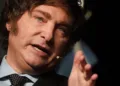 Argentina quiere crear empresas manejadas por IA, pero el plan no podrá evitar a los humanos.