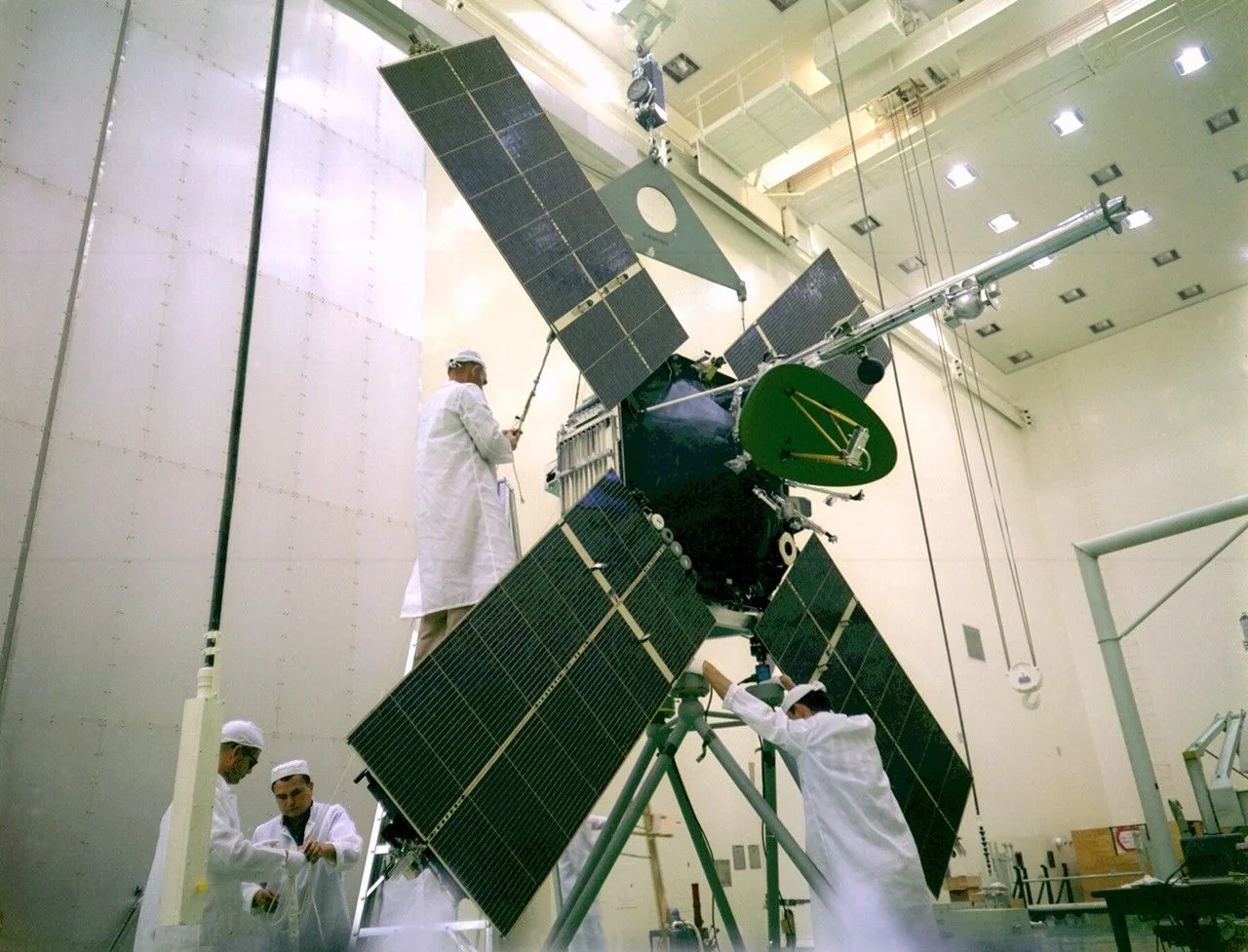 La primera misión exitosa a Marte, la Mariner 4, capturó las primeras imágenes de cerca de un planeta más allá de la Tierra.