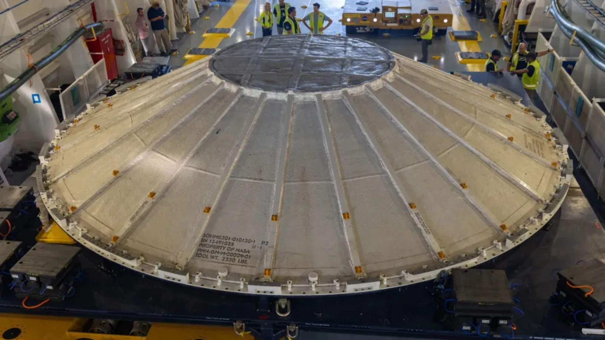 Llegó a la NASA un “platillo volador” para proteger al cohete de Artemis III.
