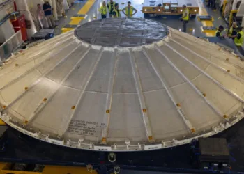 Llegó a la NASA un “platillo volador” para proteger al cohete de Artemis III.