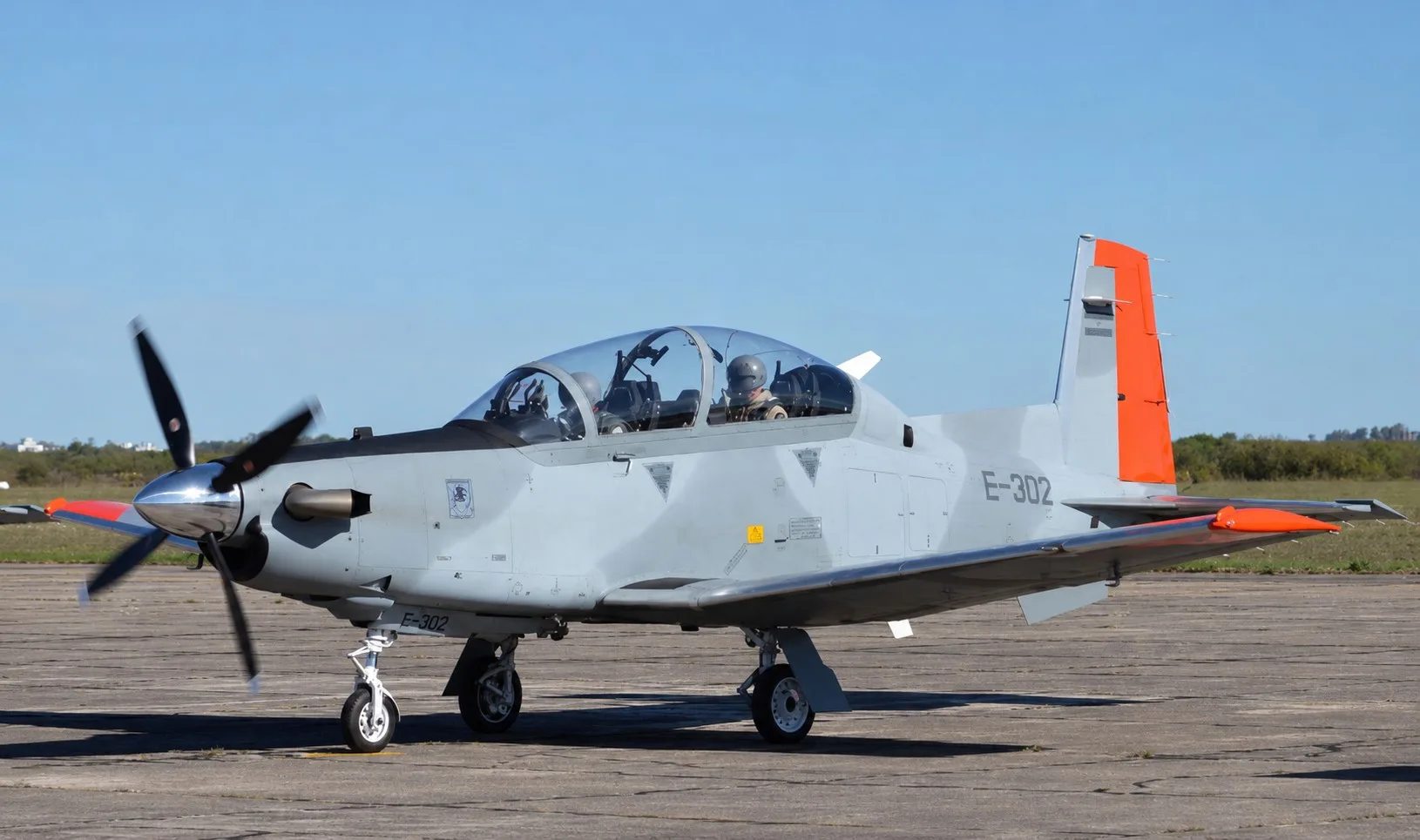 El T-6C Texan II es un entrenador turbohélice utilizado para la formación básica y avanzada de los aviadores militares.