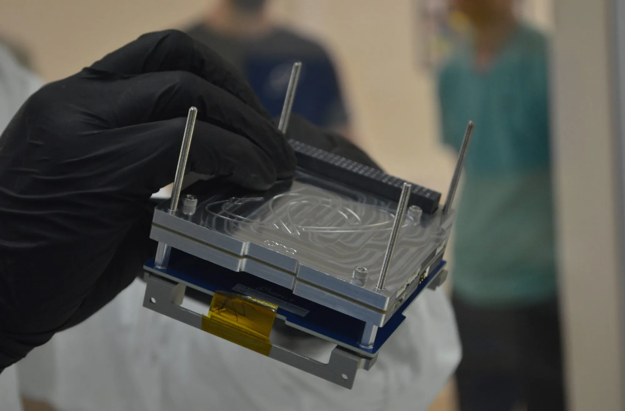 El satélite universitario USAT-1, desarrollado por el Centro Tecnológico Aeroespacial (CTA) de la Facultad de Ingeniería de la Universidad Nacional de la Plata (UNLP) fue el antecedente directo del CubeSat ATENEA, desarrollado bajo la gestión de la CONAE para viajar a bordo de Artemis II.