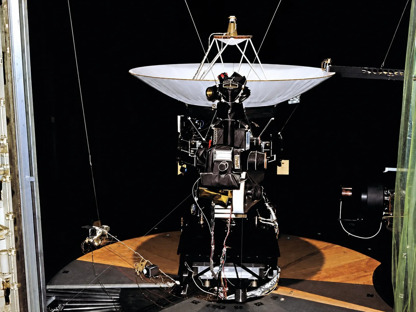 Las sondas Voyager 1 y Voyager 2 exploraron los gigantes gaseosos, los planetas exteriores del Sistema Solar.