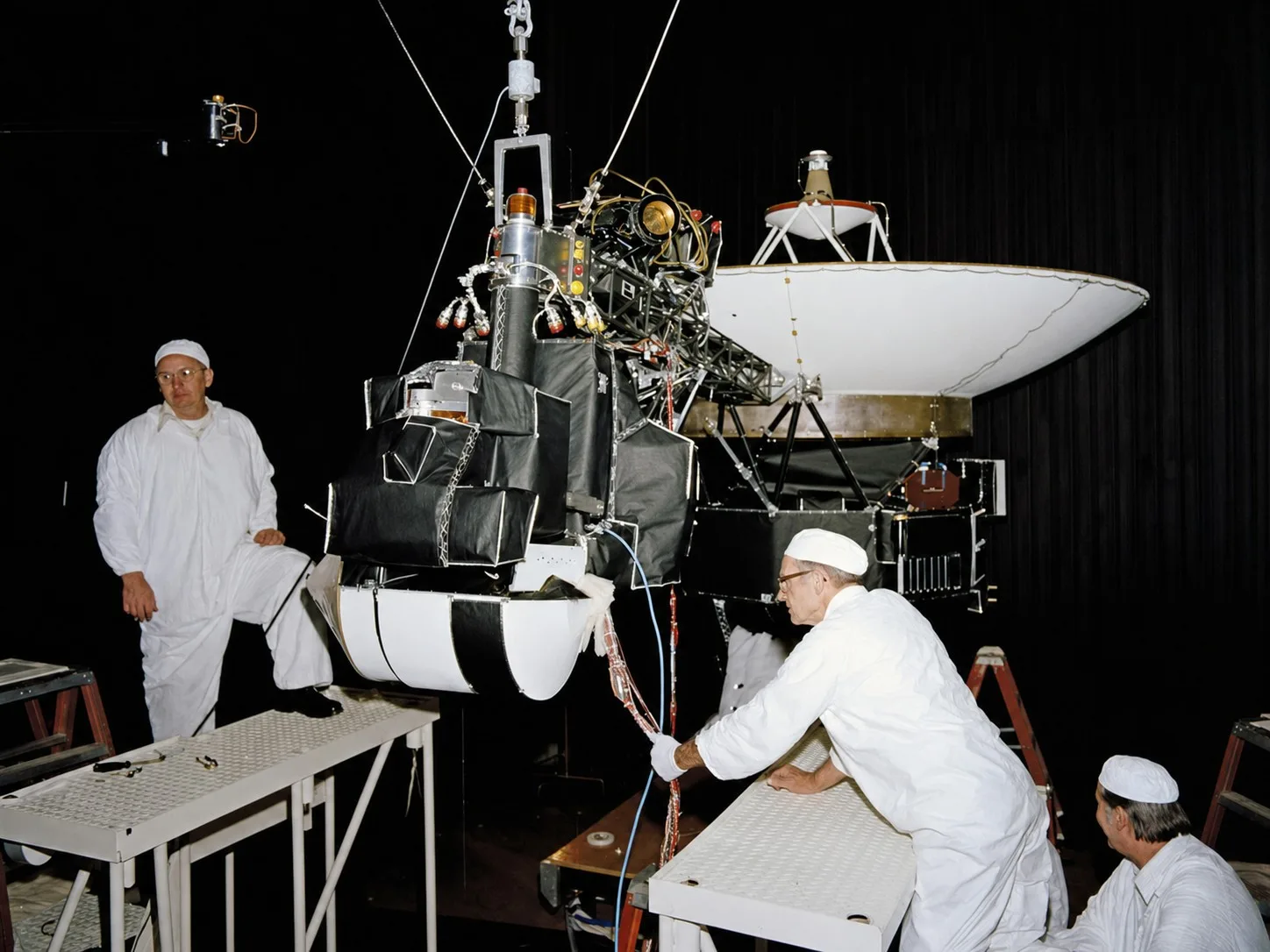 Las sondas Voyager 1 y Voyager 2 exploraron los gigantes gaseosos, los planetas exteriores del Sistema Solar.