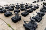 Imagen de los robots Brave1, las unidades robóticas buscan asumir progresivamente la totalidad de la logística militar de primera línea, minimizando la exposición de las tropas a la detección y fuego de los drones FPV.