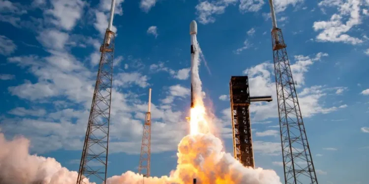 El vehículo robótico de misión de Northrop Grumman, que alberga la carga útil del programa de Servicio Robótico de Satélites Geoestacionarios (RSGS), financiado por la NASA, fue lanzado a bordo de un cohete Falcon 9 de SpaceX el 21 de julio. Crédito: SpaceX.