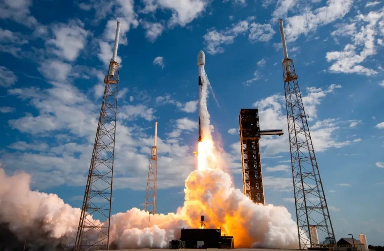 El vehículo robótico de misión de Northrop Grumman, que alberga la carga útil del programa de Servicio Robótico de Satélites Geoestacionarios (RSGS), financiado por la NASA, fue lanzado a bordo de un cohete Falcon 9 de SpaceX el 21 de julio. Crédito: SpaceX.