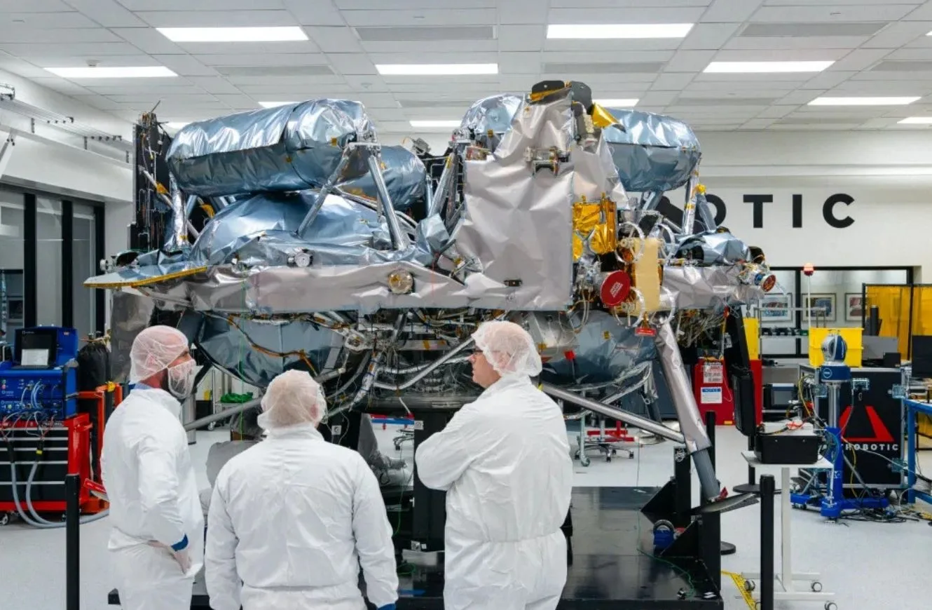El 15 de junio de 2026, los responsables del programa de la base lunar de la NASA visitaron las instalaciones de Astrobotic en Pittsburgh, Pensilvania, y observaron el módulo de aterrizaje lunar Griffin-1. Está previsto que el módulo sea transportado al Laboratorio de Propulsión a Chorro de la NASA para realizar pruebas ambientales antes de su lanzamiento a la Luna a finales de 2026.