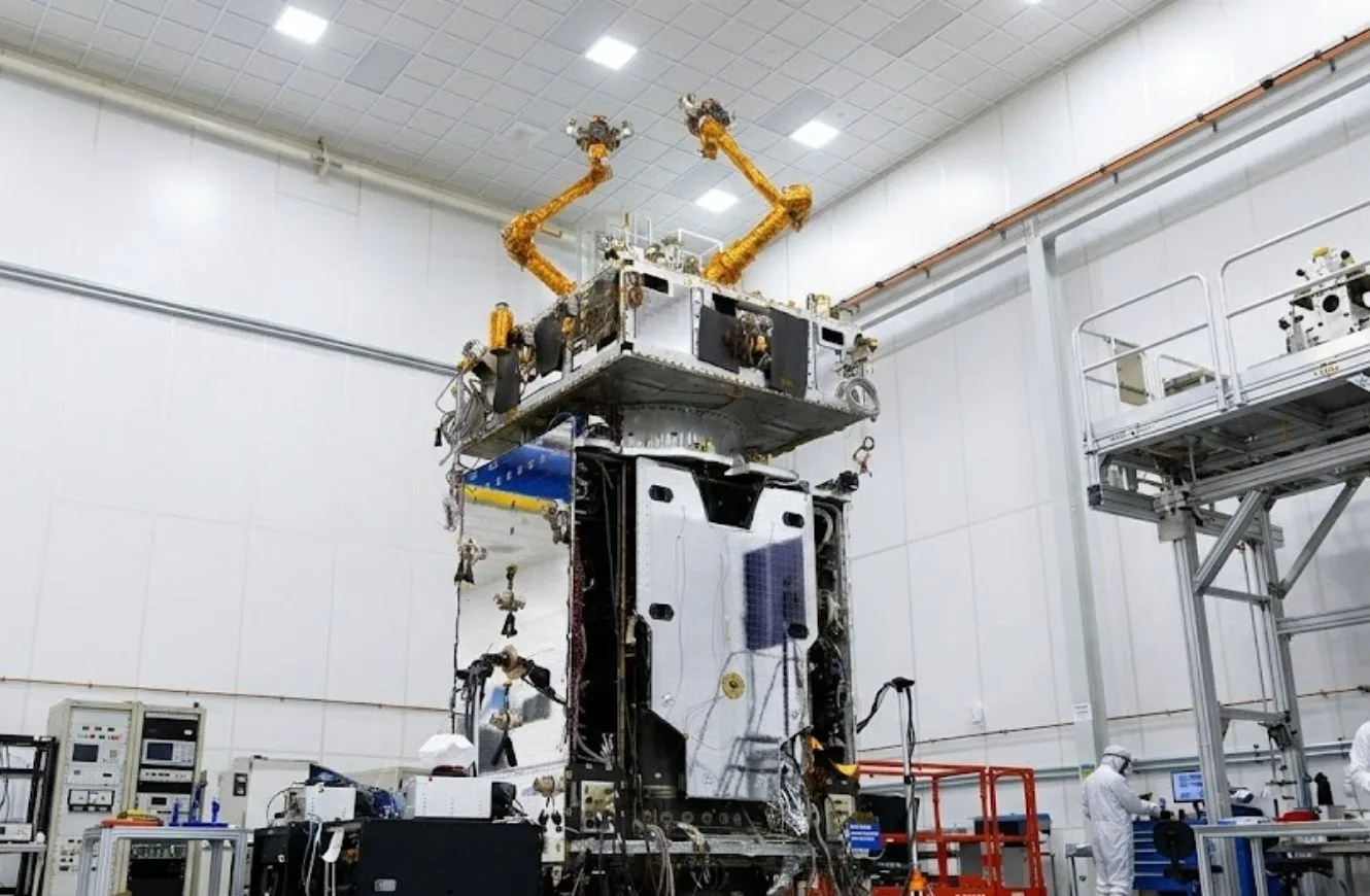 Imagen de Mission Robotic Vehicle (MRV) de Northrop Grumman, el cual lleva a bordo la carga útil Robotic Servicing of Geosynchronous Satellites (RSGS). robot espacial