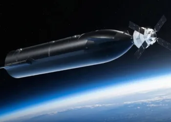 Imagen renderizada de la nave espacial Starship y la cápsula Orion de SpaceX acopladas en órbita terrestre baja.