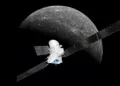 Después de 8 años de viaje, la nave BepiColombo llega a Mercurio para estudiar simultáneamente el planeta y su entorno con dos orbitadores especializados. Crédito: Agencia Espacial Europea (ESA).