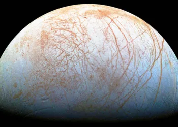 El océano oculto de Europa, la luna de Júpiter, podría albergar vida, pero llegar hasta ellas sería más difícil de lo previsto.