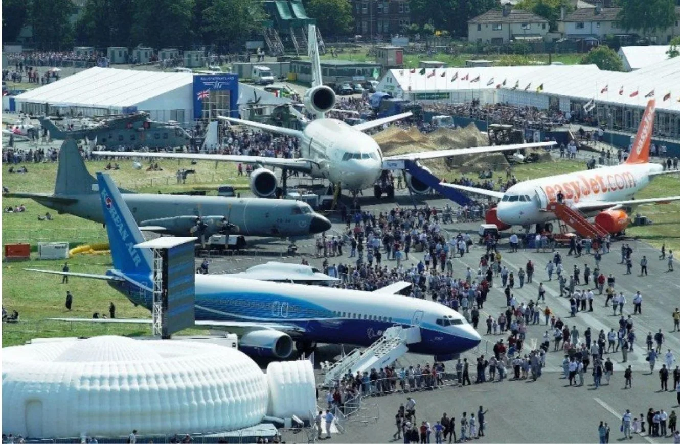 Imagen del airshow de Farnborough, escenario de innovación y millonarios negocios.