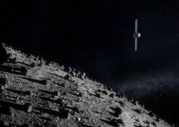 La nave Hera de la Agencia Espacial Europea (ESA) se acerca a Didymos y Dimorphos, el sistema binario de asteroides utilizado en 2022 para realizar la primera prueba de desvío de un cuerpo celeste. Crédito: ESA.