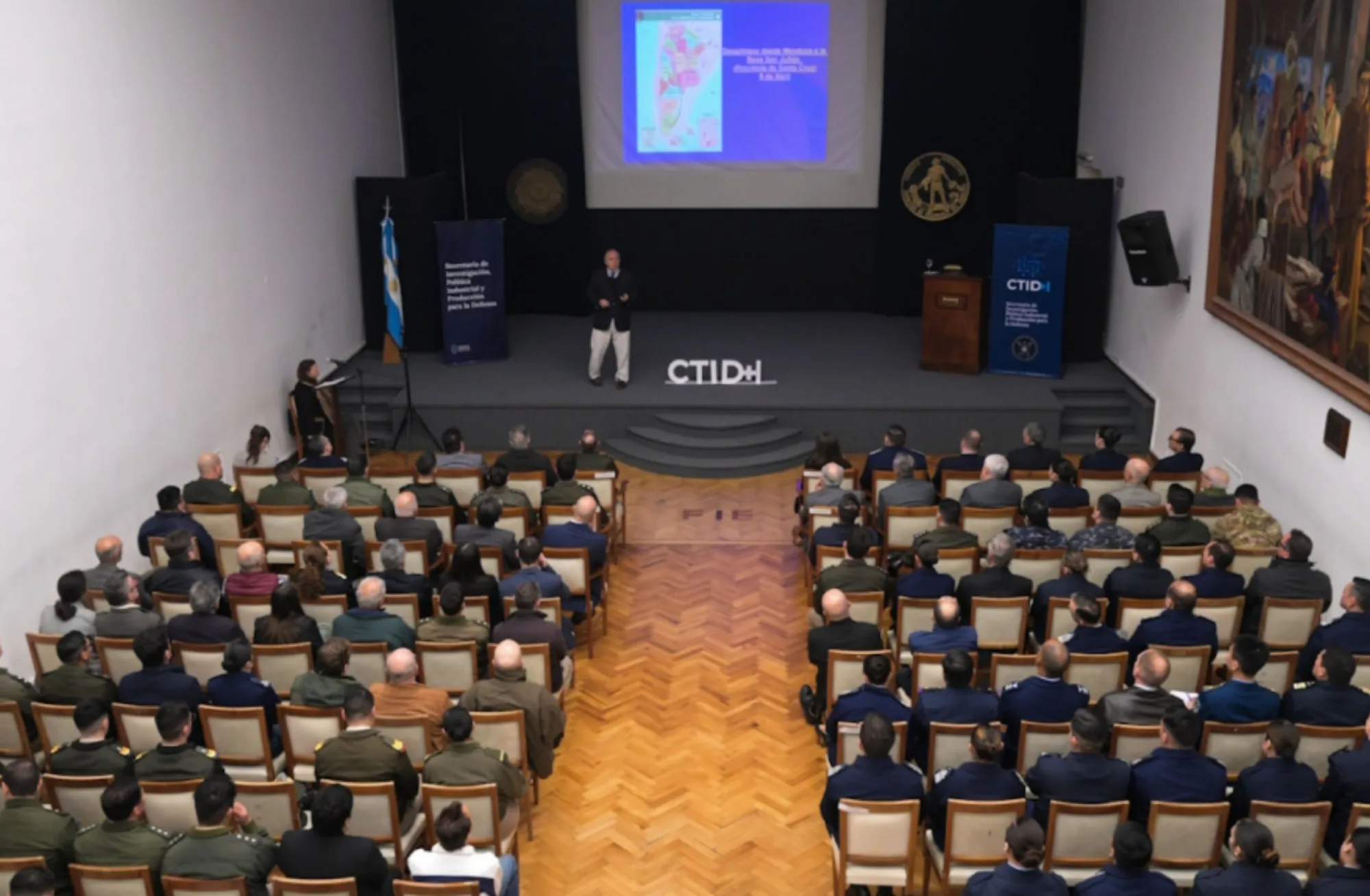 Más de 150 personas participaron de la tercera Jornada de Innovación y Tecnología para la Defensa (CTID+i), un encuentro organizado por el Ministerio de Defensa y la Facultad de Ingeniería del Ejército (FIE) para analizar las experiencias tecnológicas y operativas de la Guerra de Malvinas.