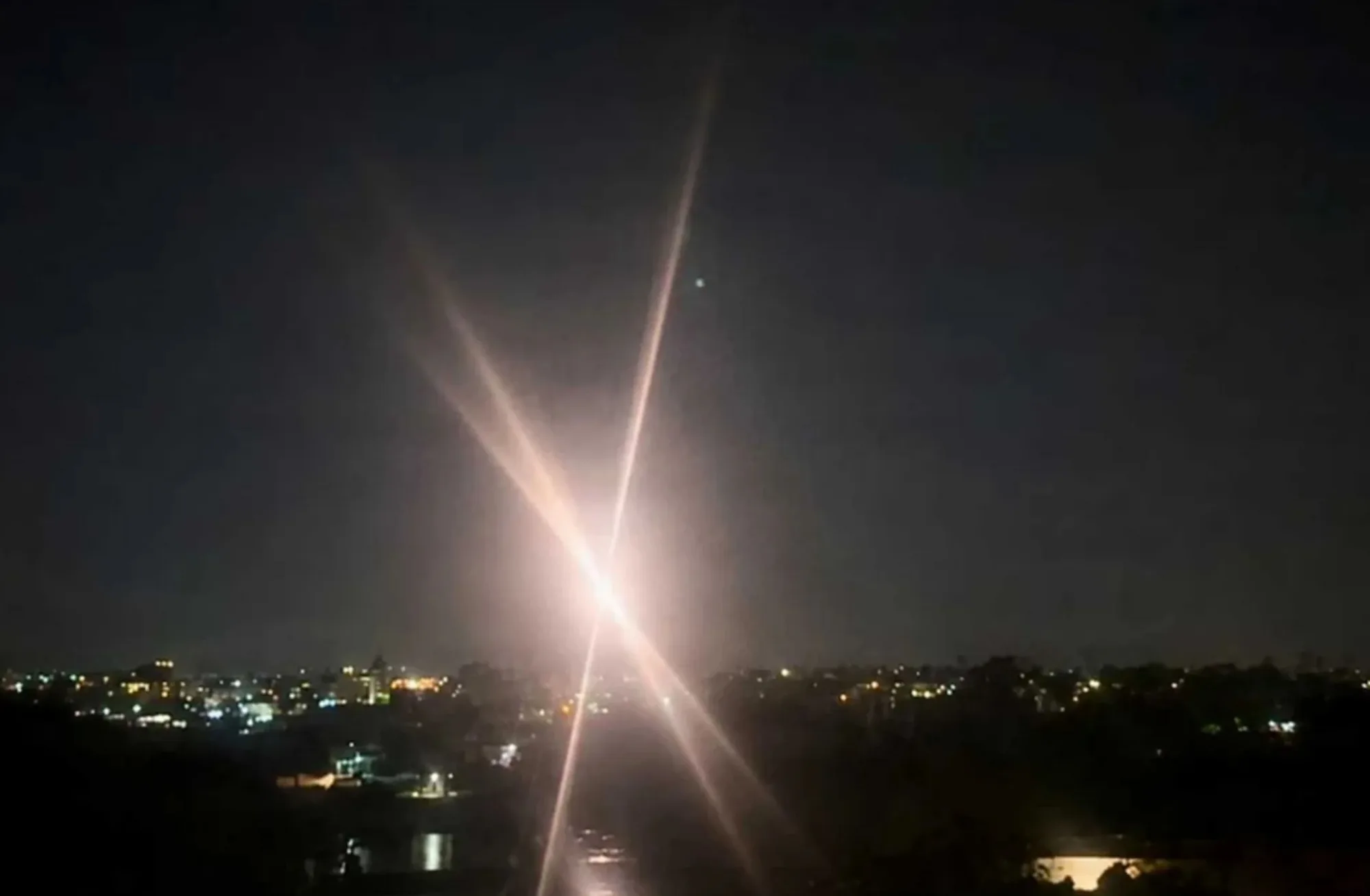 EE.UU. empleó el Army Multi-Purpose High Energy Laser (AMP-HEL), un láser de alta energía, en una operación real en la frontera con México para derribar tres drones hostiles.