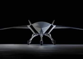 Australia sigue avanzando con su nuevo caza autónomo MQ-28A Ghost Bat. Tras ensayos de vuelo exitosos, el Gobierno anunció una inversión de US$ 1.000 millones para convertirlo en una capacidad operativa de combate.