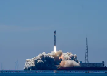 China lanzó con éxito los satélites Oriental Smart Eye 01 y 02, que pueden procesar la información en el espacio con inteligencia artificial.