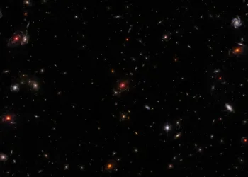 El telescopio espacial James Webb (JWST) permitió obtener nuevas pistas sobre la naturaleza de los llamados “little red dots” o pequeños puntos rojos.