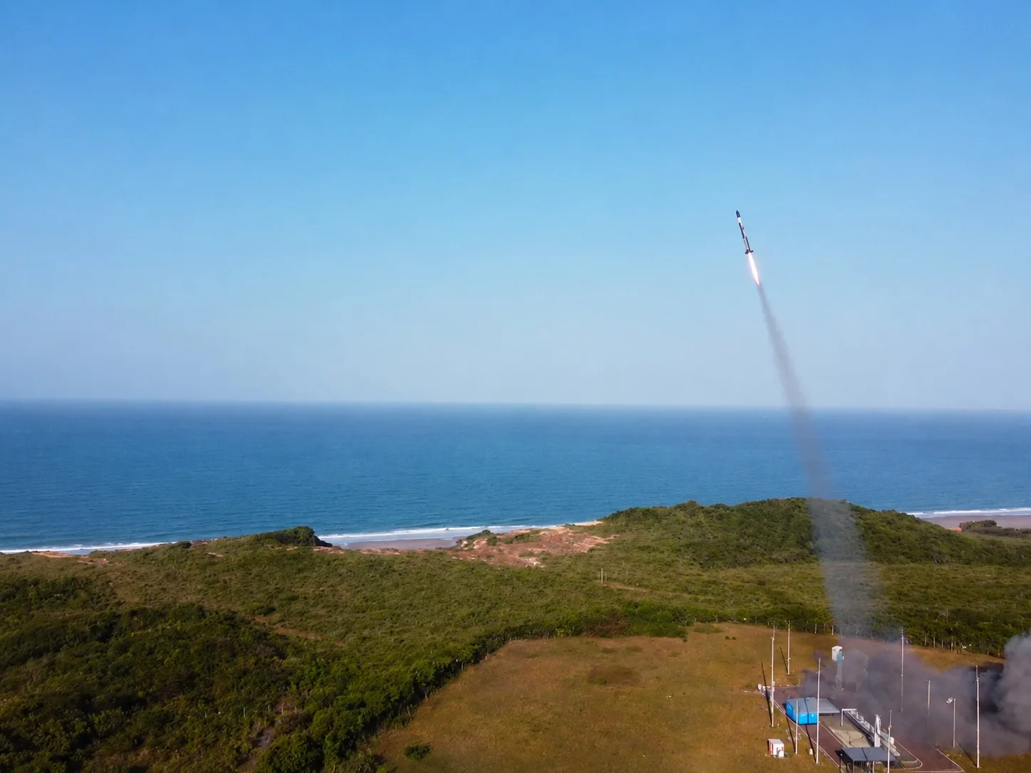 El cohete surcoreano SEBIT despegó desde Alcântara, pero la Fuerza Aérea Brasileña lo hizo explotar por una anomalía.