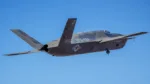EE.UU. lleva a la producción al caza no tripulado FQ-42A que volará junto a sus aviones más avanzados.