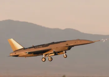 EE.UU. prepara al caza autónomo FQ-44 Fury para combatir junto a sus F-35.