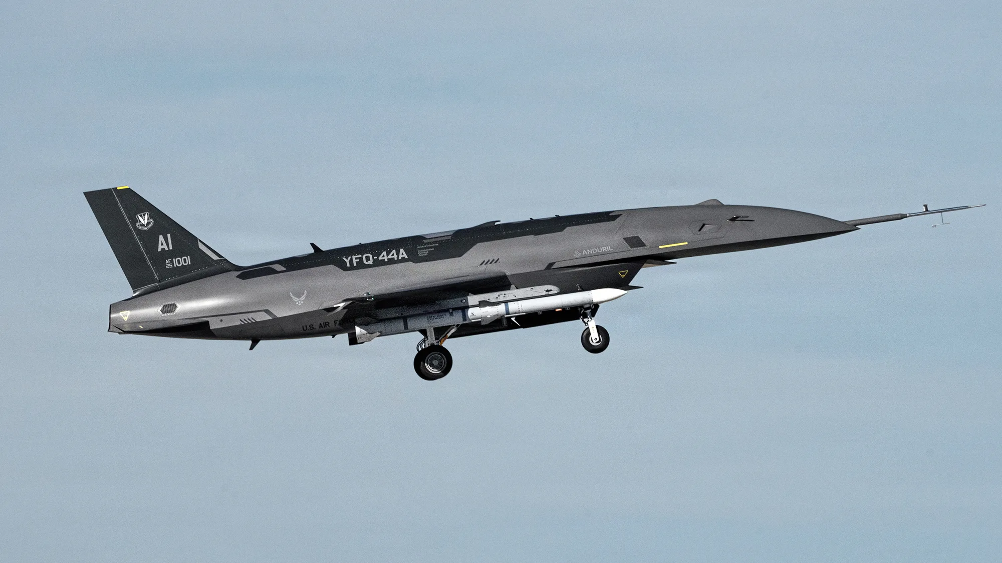 El YFQ-44A, desarrollado por Anduril para la Fuerza Aérea de Estados Unidos, es un avión de combate semiautónomo de tipo CCA.