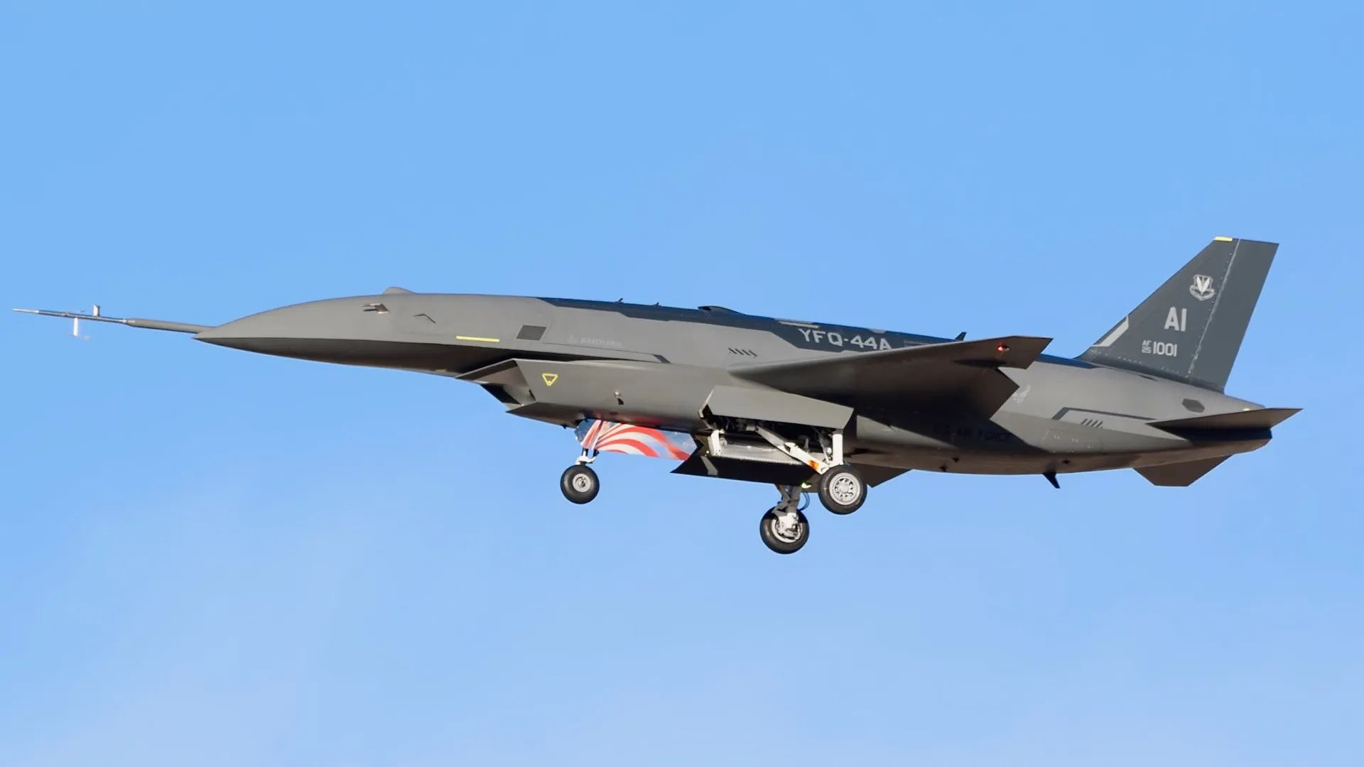 EE.UU. prepara al caza autónomo FQ-44 Fury para combatir junto a sus F-35.