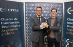 Imagen de Sabino Vaca Narvaja, presidente del CITAC; Wang Xiaoxu, Ministro Consejero de la Embajada de la República Popular China en la Argentina.