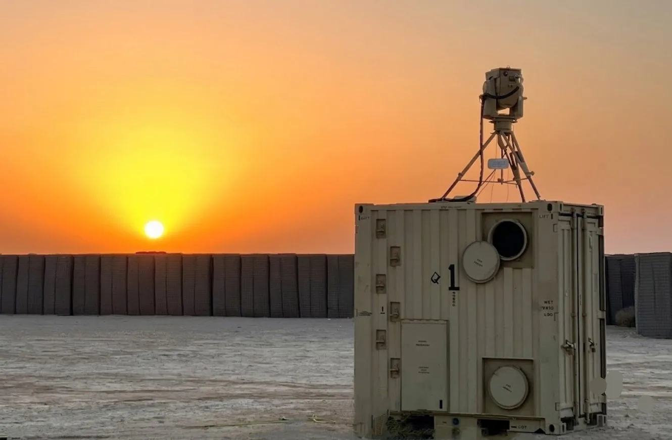 El sistema CLWS neutraliza drones del Grupo 3, de mayor tamaño y con mayores capacidades, en un ejercicio conjunto entre Estados Unidos y Arabia Saudita, demostrando su eficacia contra amenazas avanzadas.