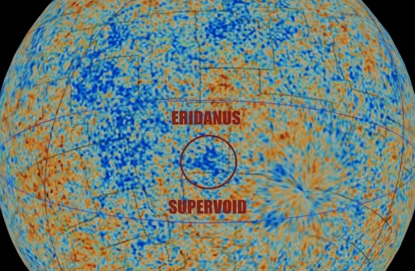 Unos 380.000 años después del Big Bang, el plasma opaco que conformaba el Universo se enfrió lo suficiente para permitir la formación de átomos neutros de hidrógeno.