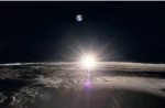 El módulo de aterrizaje lunar Blue Ghost de Firefly Aerospace capturó esta vista de una puesta de sol lunar, con la Tierra y Venus también visibles, el 16 de marzo de 2025. Crédito: Firefly Aerospace.