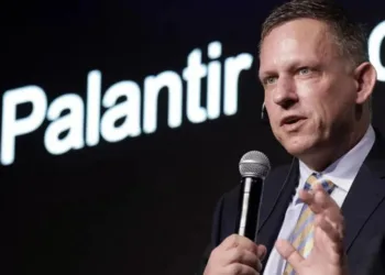 Imagen de Peter Thiel, el multimillonario cofundador de PayPal y Palantir adquirió, a través de su fondo Thiel Macro, cerca del 1% de la petrolera fundada por Miguel Galuccio.