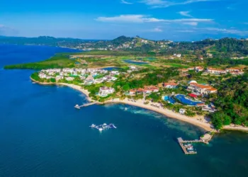 Imagen de Próspera, la ciudad privada que tiene como iniciativa proyectada bajo la figura de las Zonas de Empleo y Desarrollo Económico (ZEDE) en la isla de Roatán, Honduras