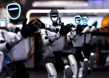 Robots humanoides de Unitree Robotics realizaron una demostración de baile grupal durante la Conferencia Mundial de Robótica de 2026, celebrada en Pekín, China, el 19 de agosto de 2026.