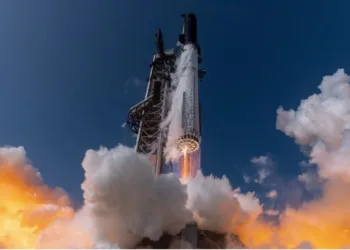 La nave espacial Starship incorpora una bahía de carga útil configurada específicamente con un mecanismo de despliegue tipo dispensador para satélites Starlink.
