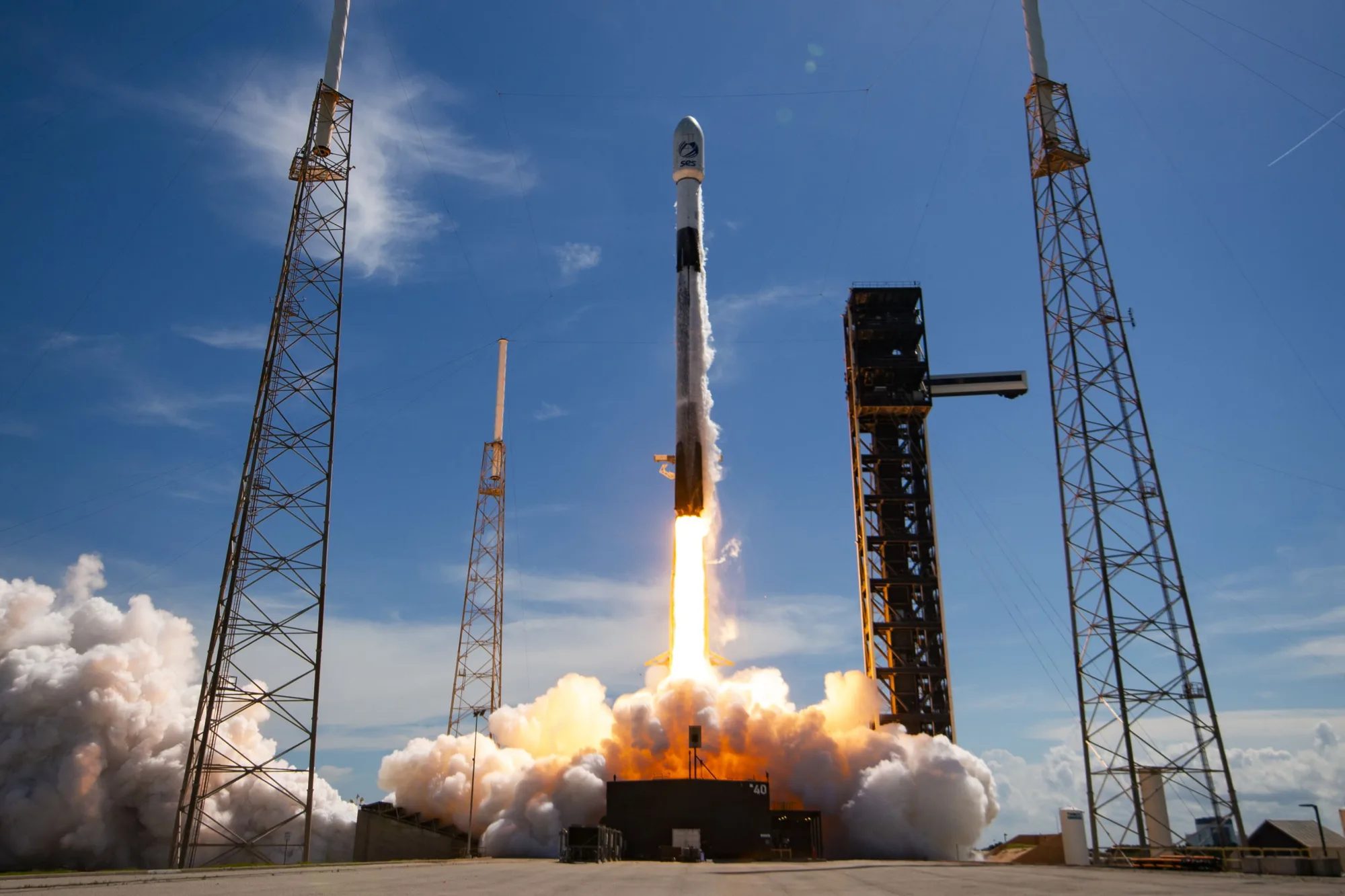 SpaceX alcanzó los 700 lanzamientos de la familia Falcon y completó la nueva constelación de comunicaciones de la empresa europea SES. Crédito: SpaceX.