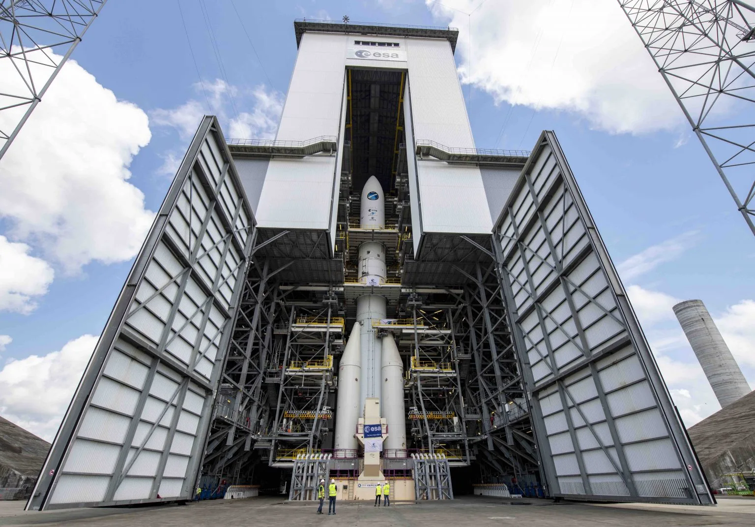 Arianespace cerró su participación en el International Space Summit de París con una serie de contratos y acuerdos que incorporan cerca de diez nuevas misiones para Ariane 6 y amplían el alcance comercial del principal lanzador pesado europeo.